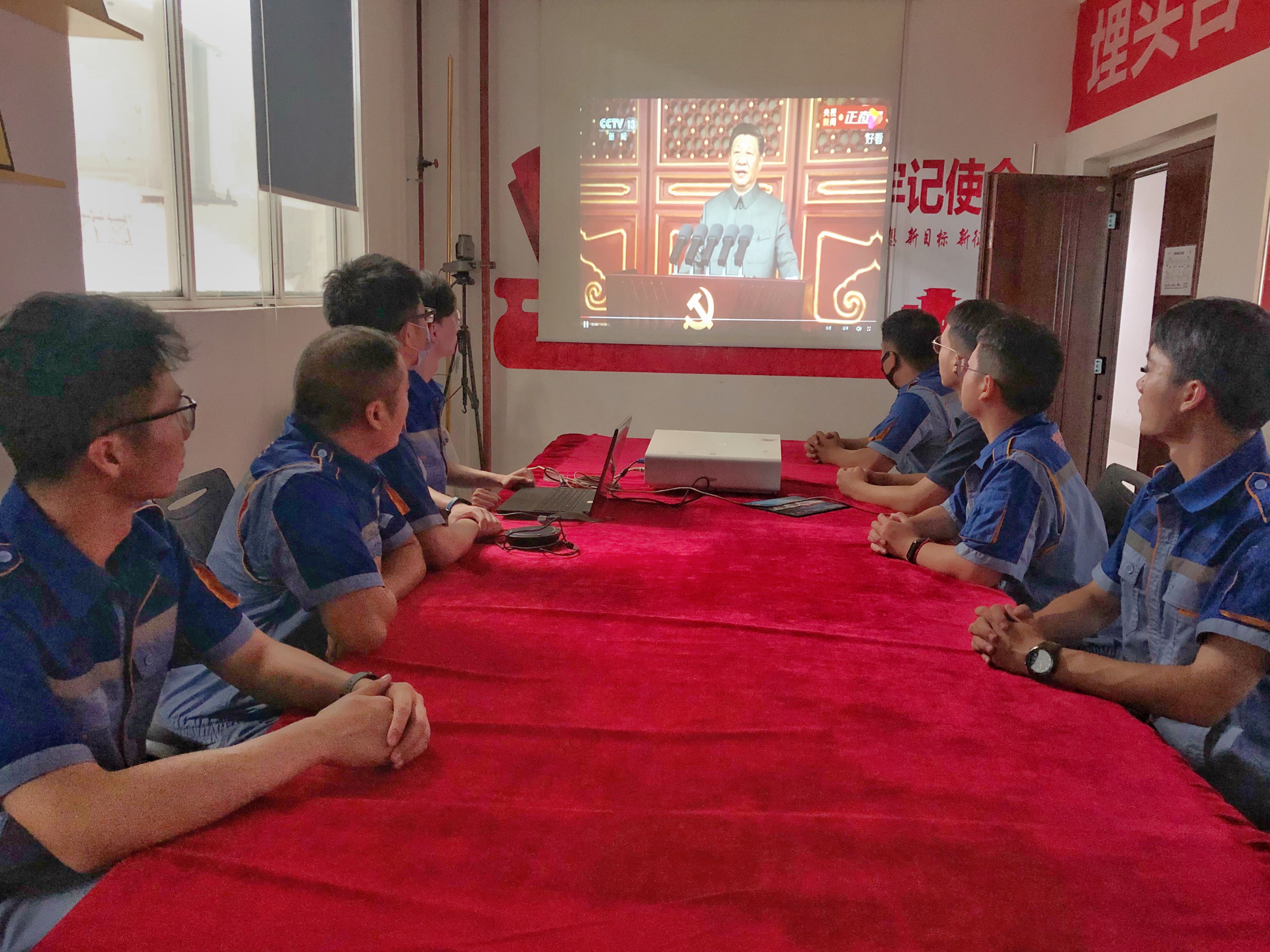 车辆中心第三党支部+城南检修库218+10人.jpg 车辆中心第三党支部+城南检修库218+10人.jpg