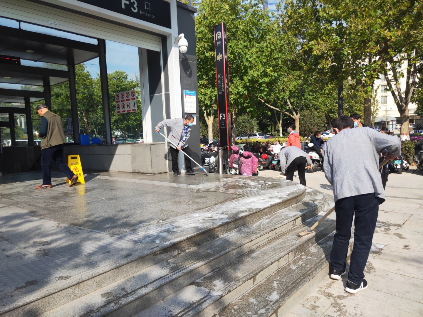 03.多项举措“固”站容站貌1.jpg 03.多项举措“固”站容站貌1.jpg