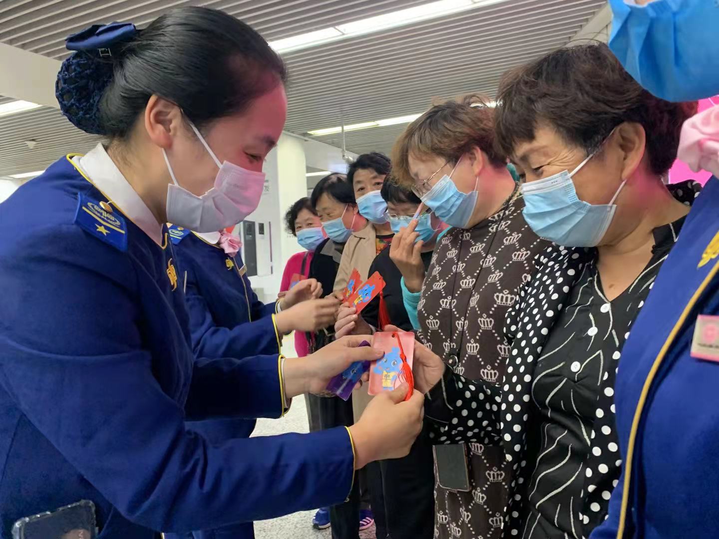 04.贴心举措“暖”文明市民1.jpg 04.贴心举措“暖”文明市民1.jpg